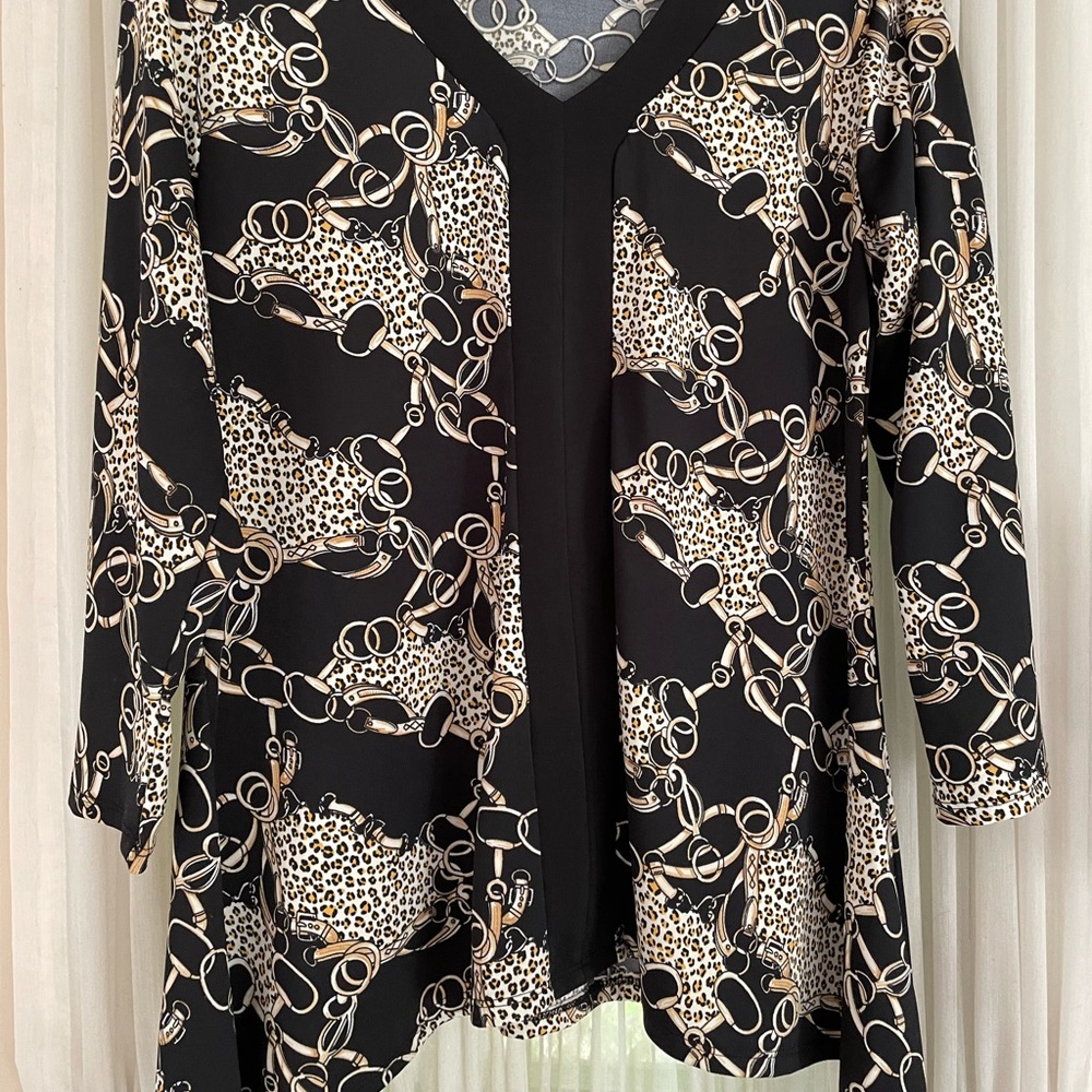 Leopard chain print asymmetric blouse
